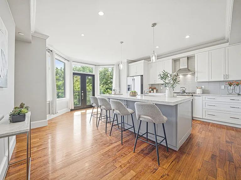 324 Tappan St #2 — Photo 1