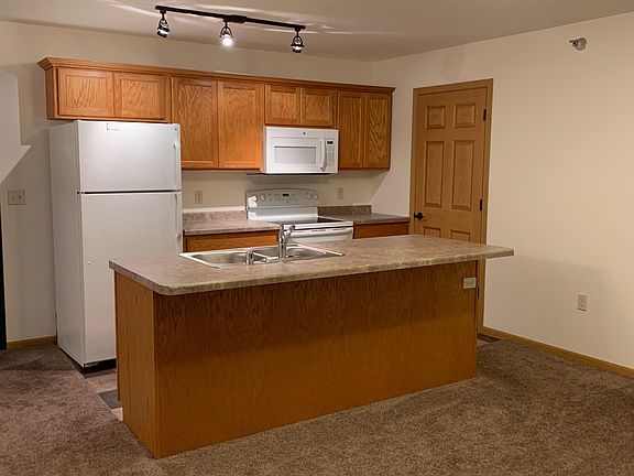 3rd image of 960 Highway 16 E #109