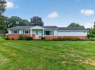 2736 Earl Lake Rd, Howell, MI 48843