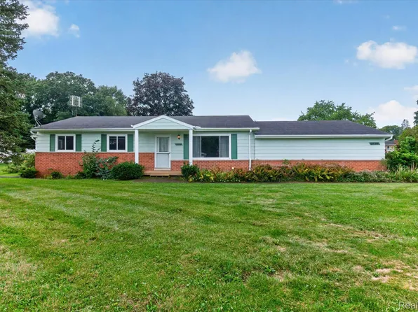 2736 Earl Lake Rd, Howell, MI 48843