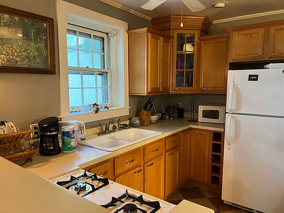 3rd image of 277 1/2 Montford Ave