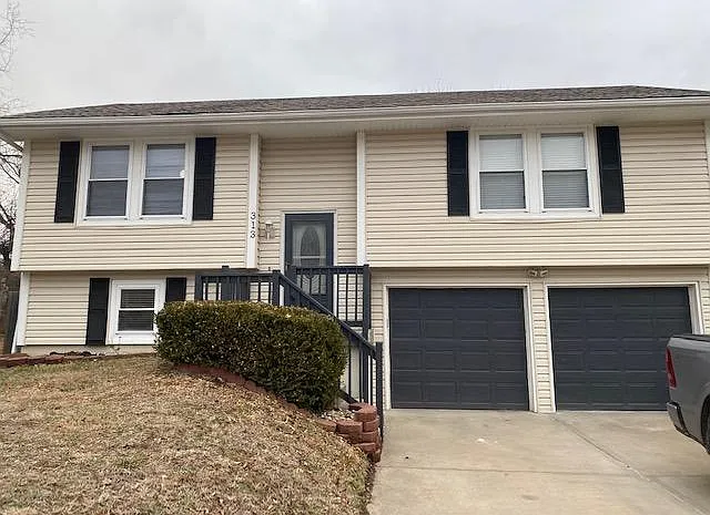 313 W Murray Ct