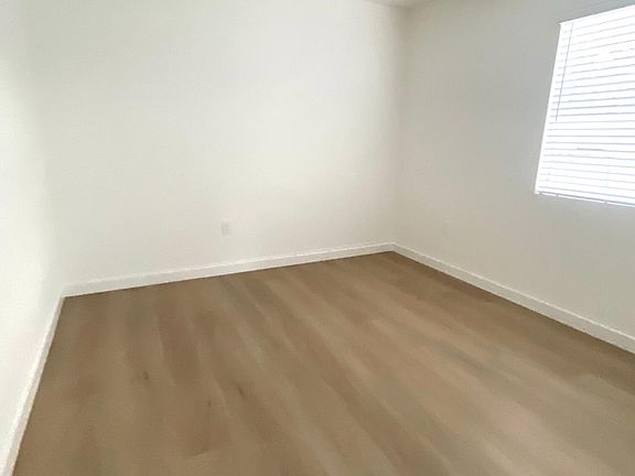 5th image of 611 N Occidental Blvd APT 8