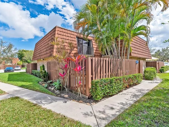 4043 Wimbledon Dr, Hollywood, FL 33026