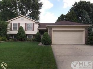 46133 Gainsborough Dr, Canton, MI 48187
