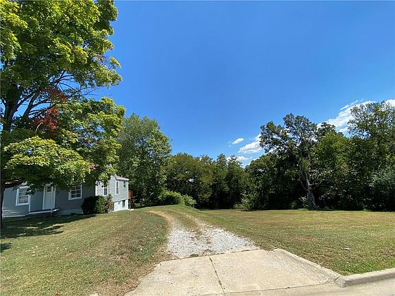 3rd image of 410 S Hill Ave