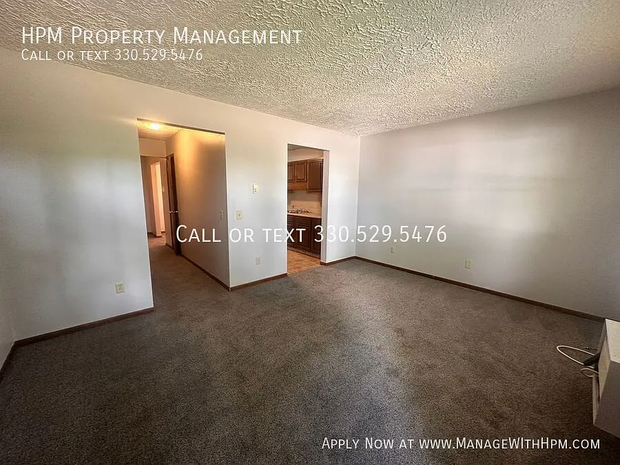 2 bed, 1.5 bath, 1024 sqft, $895 — Photo 2