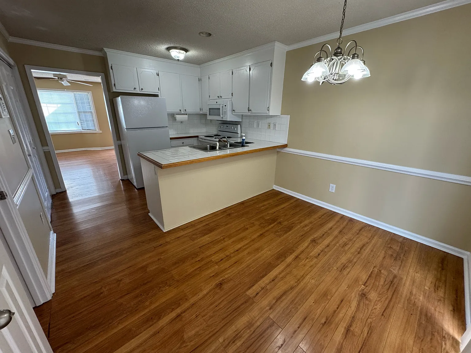 2 bed, 1.5 bath, 1050 sqft, $1,150 — Photo 4