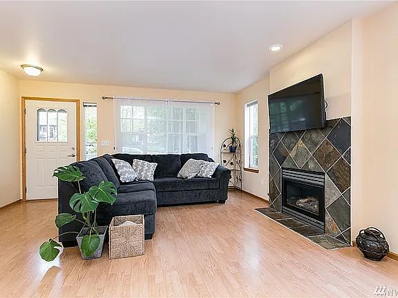 Living Room. Gas Fireplace.