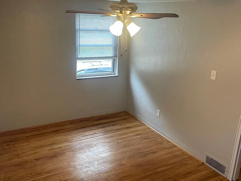 776 Cooke Dr — Photo 16