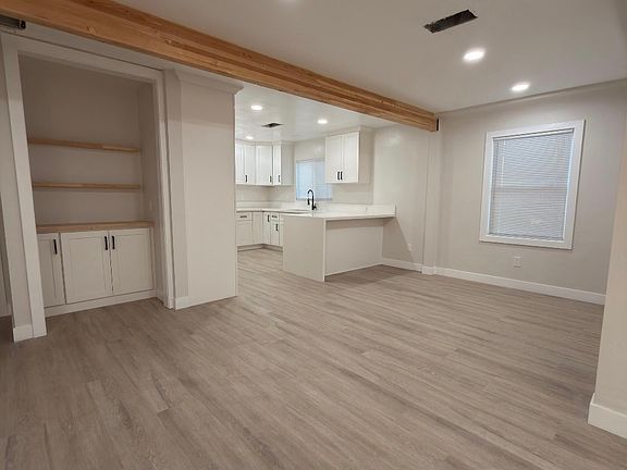 2nd image of 822 Woodrow Ave