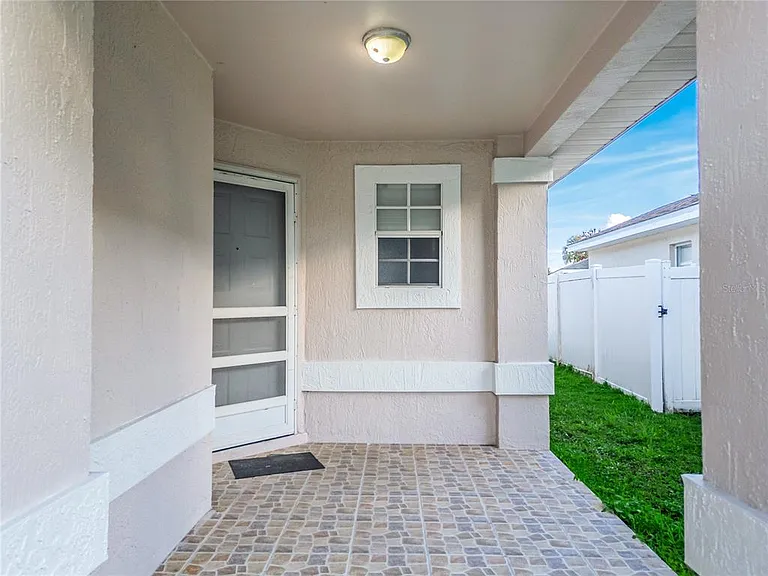 1542 Brook Hollow Dr — Photo 3