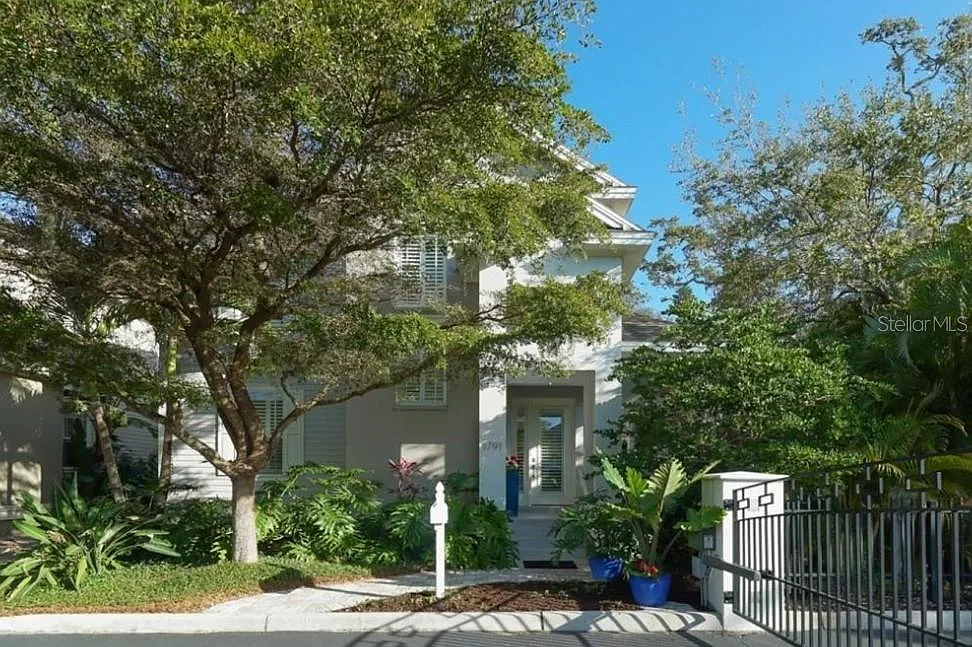 4 bed, 3.0 bath, 2365 sqft, $10,000 — Photo 1