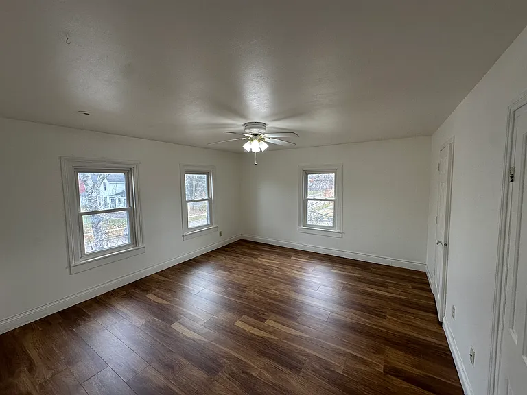 915 Madison St — Photo 7