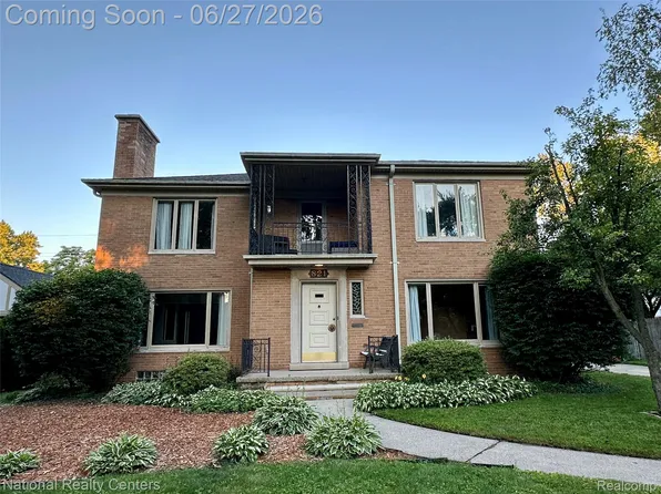 821 Pemberton Rd, Grosse Pointe Park, MI 48230