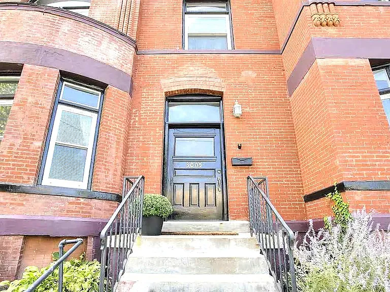 3005 Pacific St — Photo 2