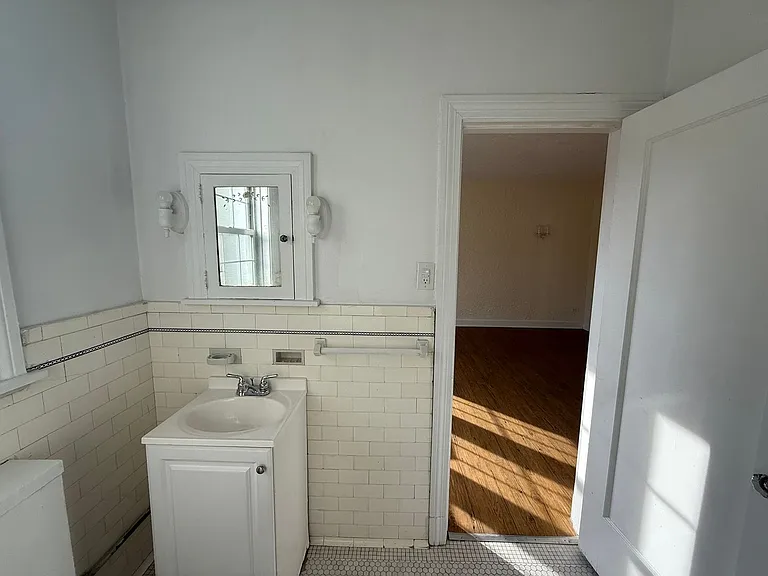 Bayard Manor Apartments — Photo 35