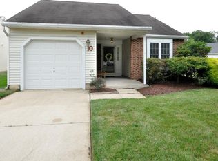 10 Hanover Ct, Mount Laurel, NJ 08054