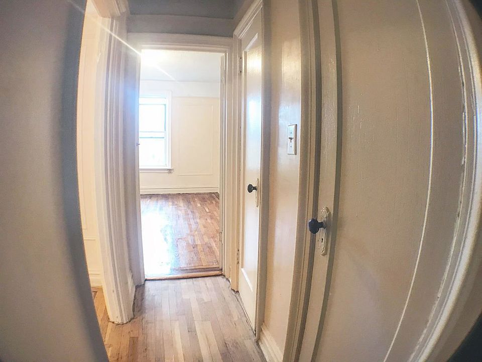 2nd image of 1094 New York Ave APT B19