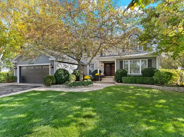 1055 Autumn Dr, Antioch, IL 60002