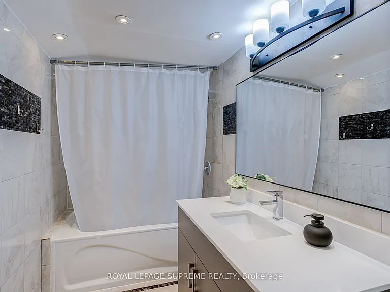 143 Voltarie Cres — Photo 34