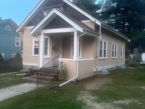 32 Harding Ave, Haverhill, MA 01835