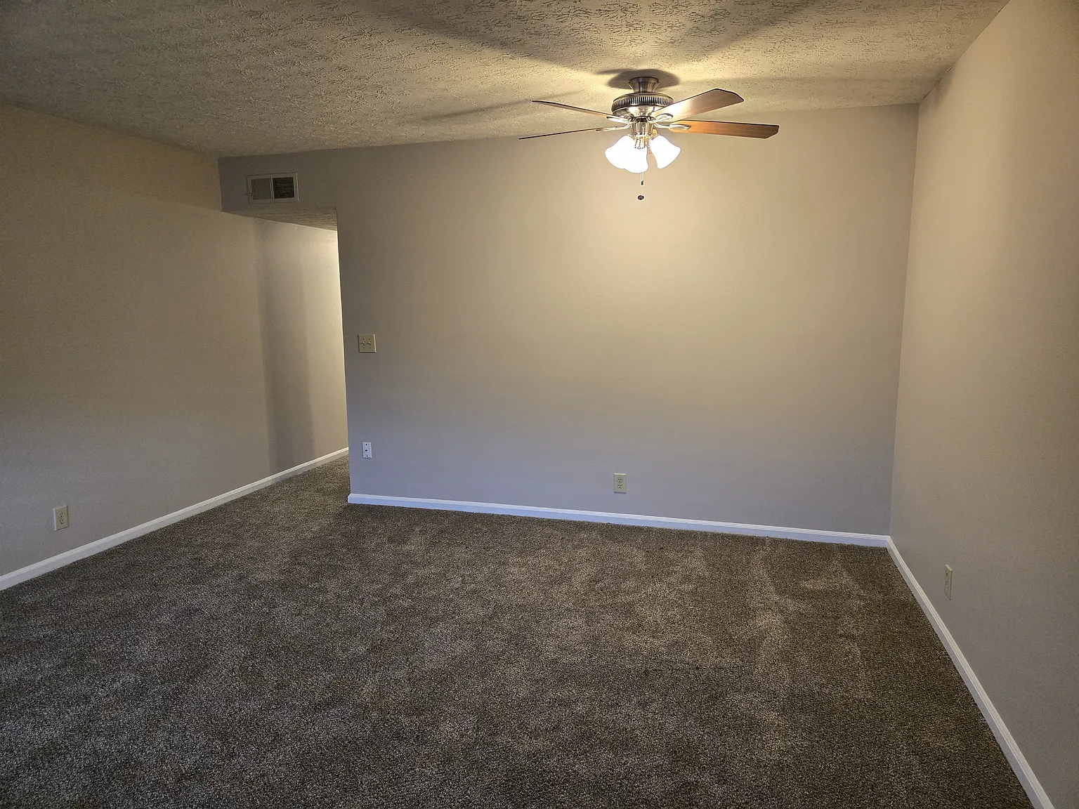 Del Rio Apartments — Photo 4