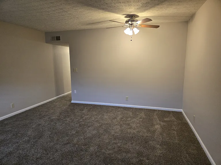 Del Rio Apartments — Photo 4