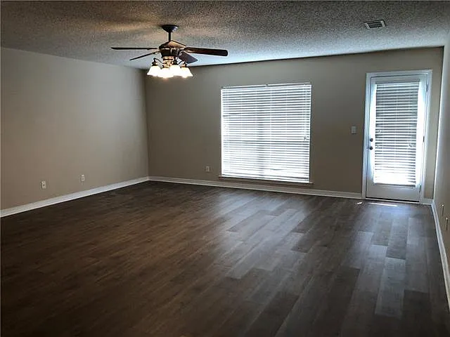 1064 Clairise Ct — Photo 5