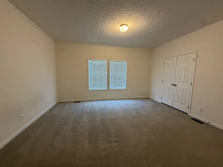1311 E Memorial Hwy — Photo 7
