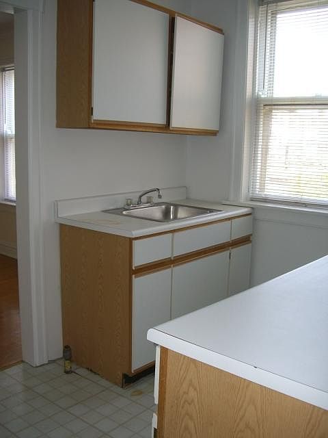 2nd image of 7307 N Greenview Ave