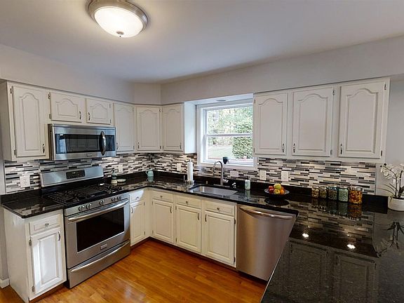 3rd image of 535 Acland Blvd