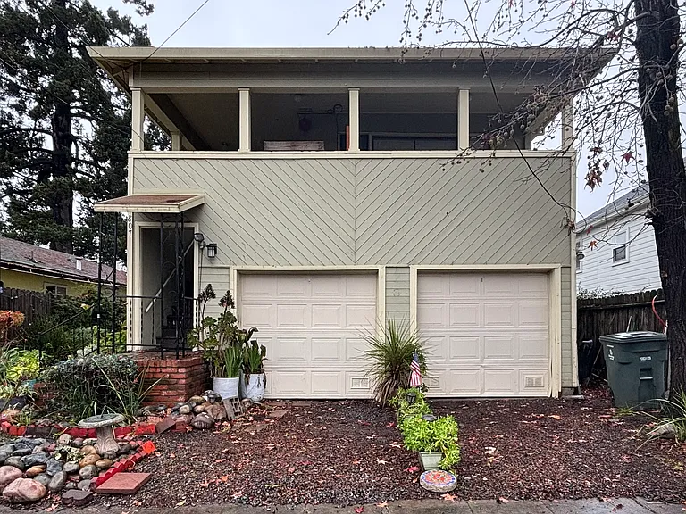 805 Howard St — Photo 9