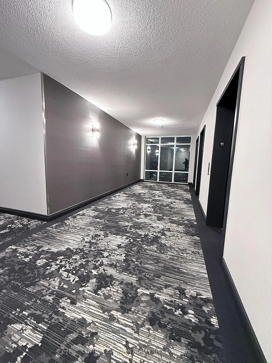 Building Photo - 200 Burnhamthorpe Rd E #1103