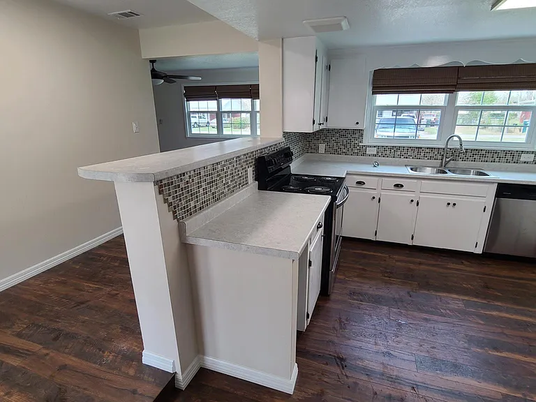 11 Duke Ave — Photo 15