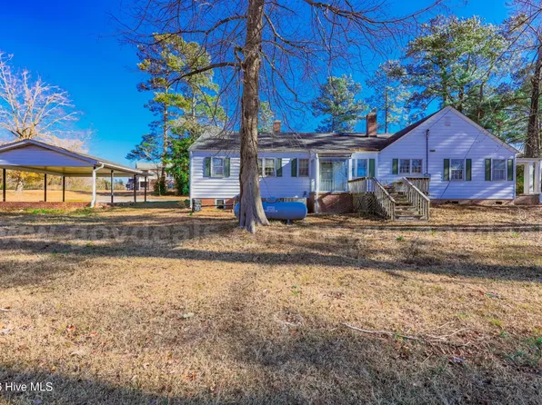 725 E Southerland Street, Wallace, NC 28466