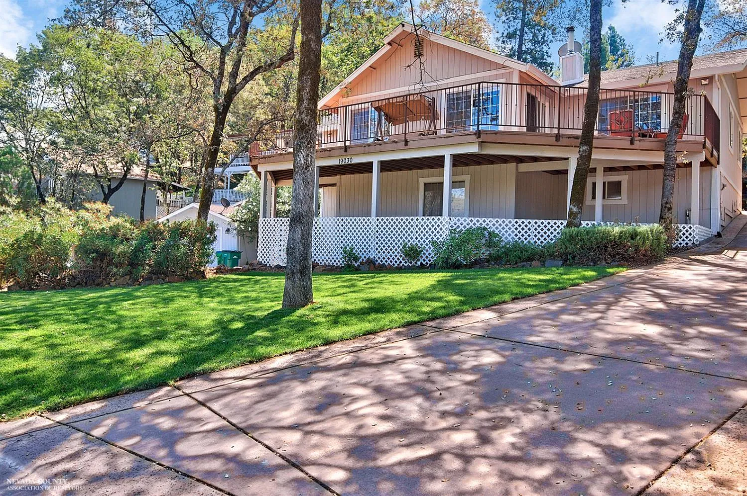 19030 Hummingbird Dr photo 1