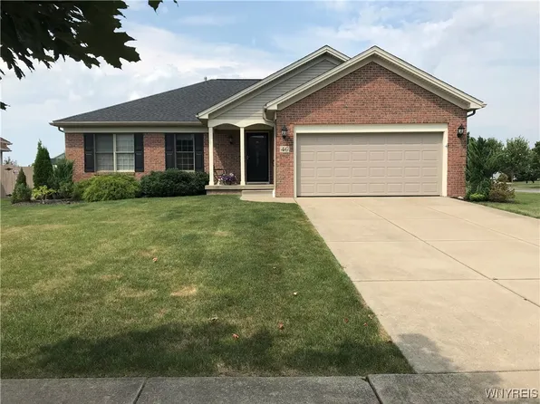 46 Summerfield Dr, Lancaster, NY 14086