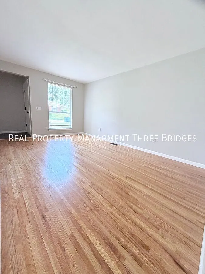 Spacious 2 bedroom Hazelwood Home — Photo 1