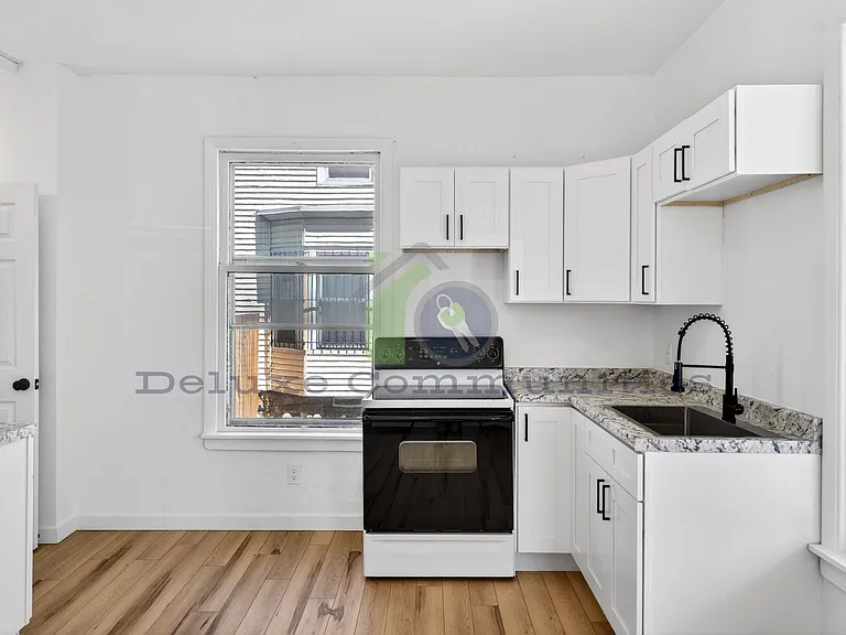 851 Worden St SE — Photo 6