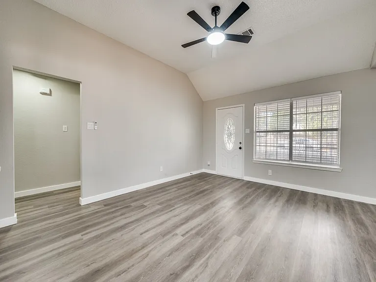 2238 Arroyo Ave — Photo 7