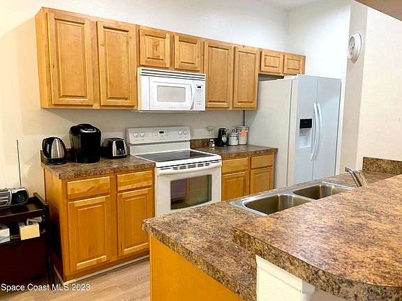 5th image of 137 Anchorage Ave Unit 3
