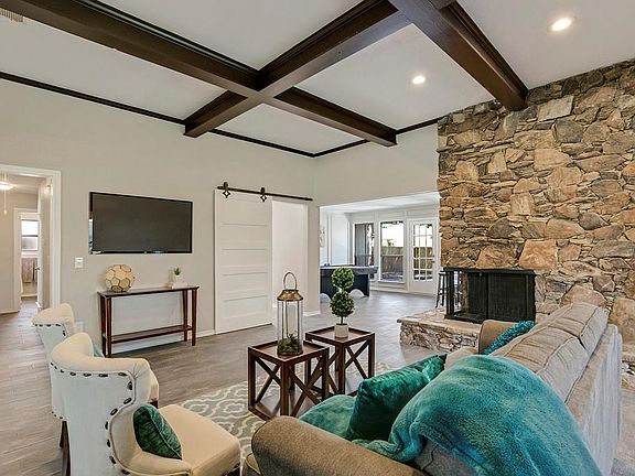 4th image of 2317 Tamarisk Ln