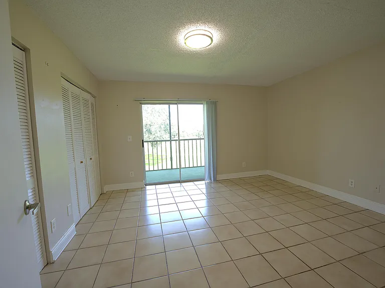 1523 Meadows Cir W — Photo 8