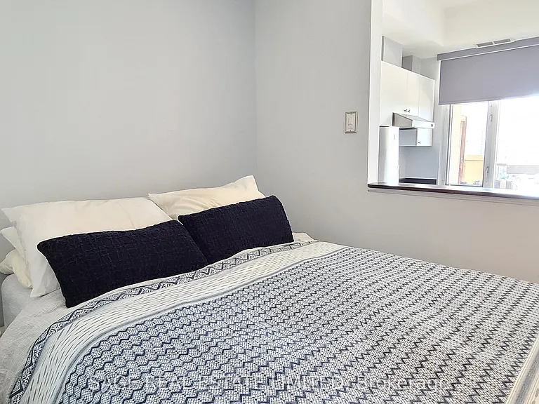 550 Front St W #438 — Photo 13