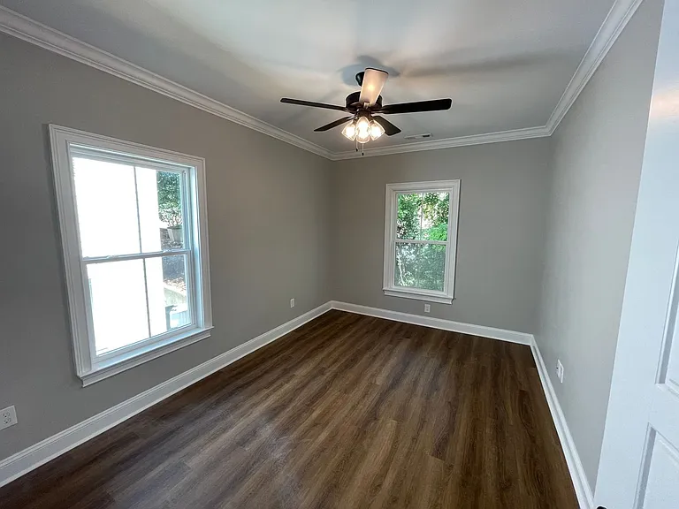625 E 3rd St #11 — Photo 27