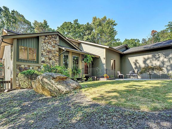 3rd image of 4196 Toddsbury Dr