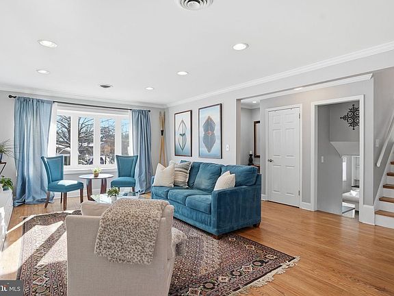 4th image of 19 Williams Dr