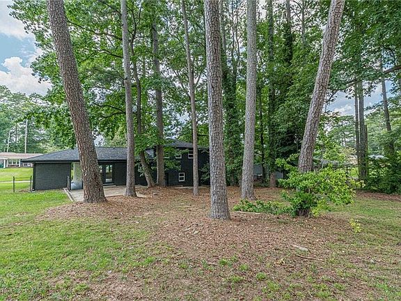 4th image of 2352 Glendale Dr