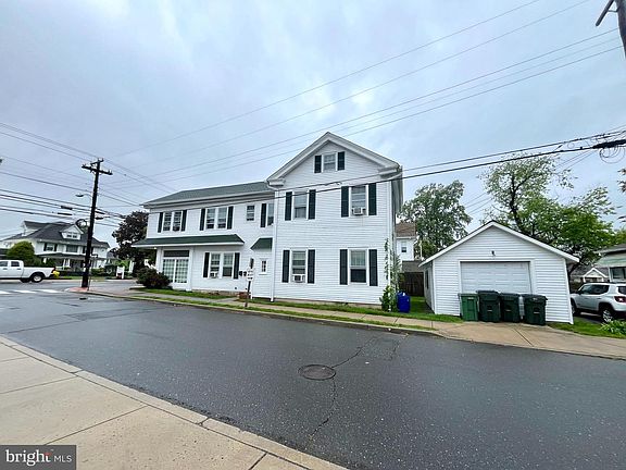 4th image of 135 E Main St